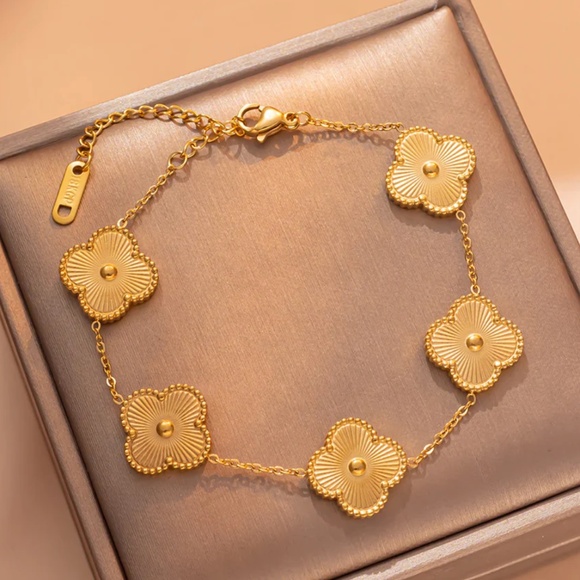 18K Gold Plated  clover Bracelets - Picture 1 of 1